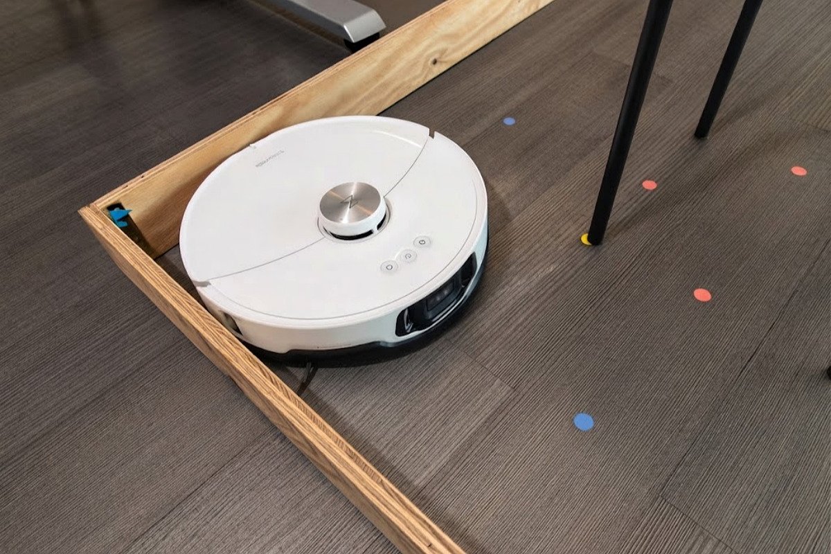 Evaluating robot vacuum samples for quality and manufacturing feasibility